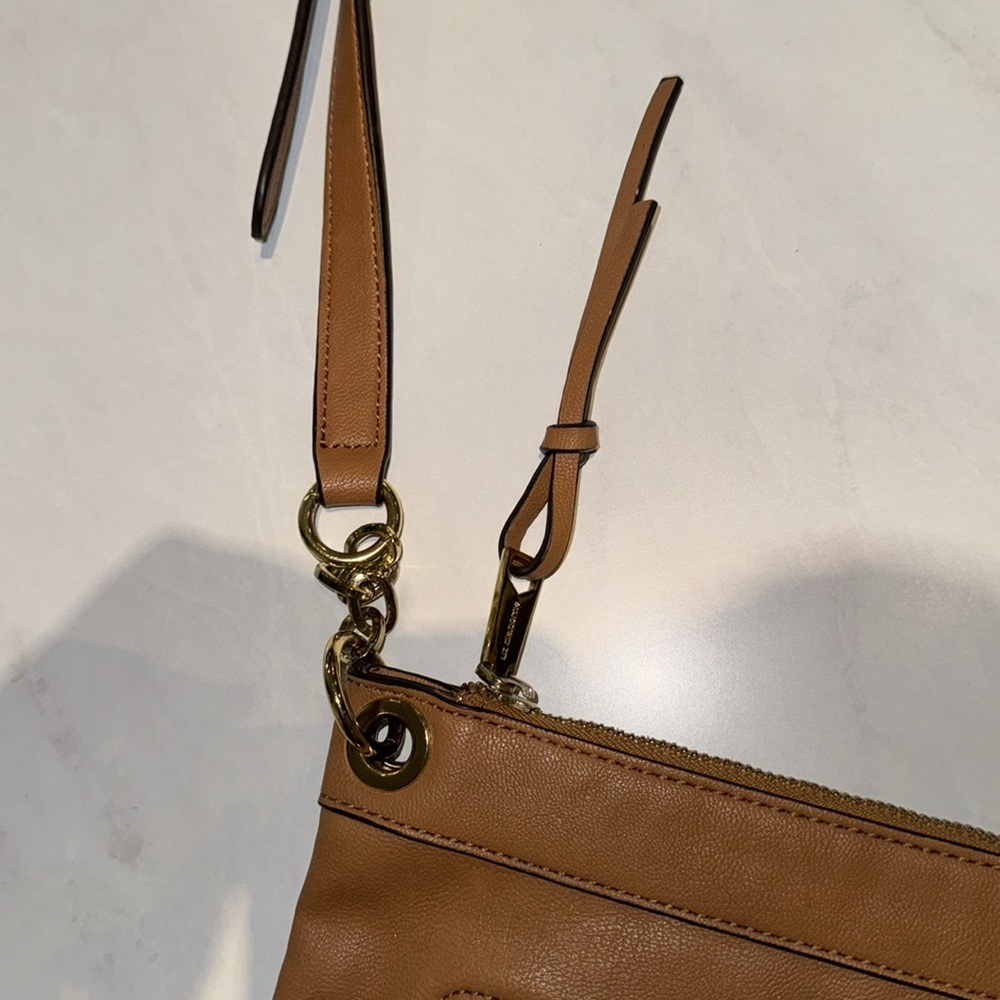 Liz Claiborne camel tan purse gold metal shoulder strap adjustable side pockets - Picture 5 of 12